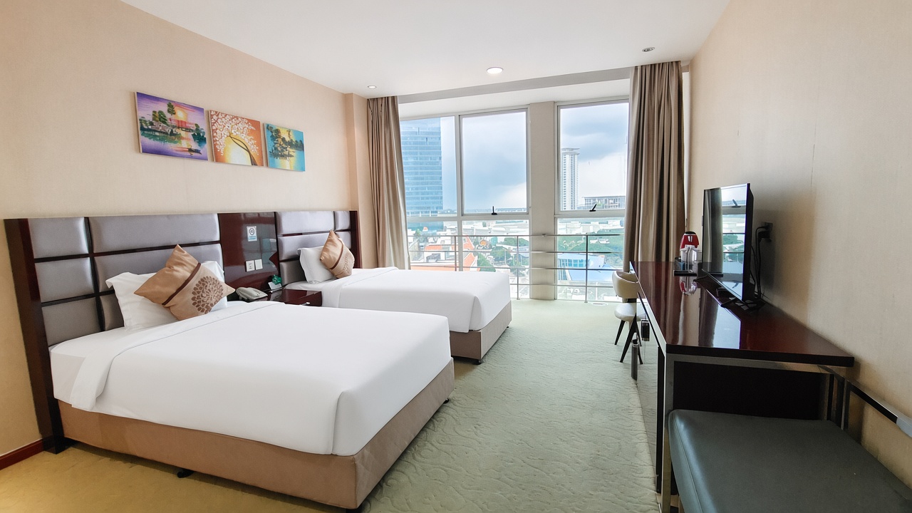 Deluxe Twin River View